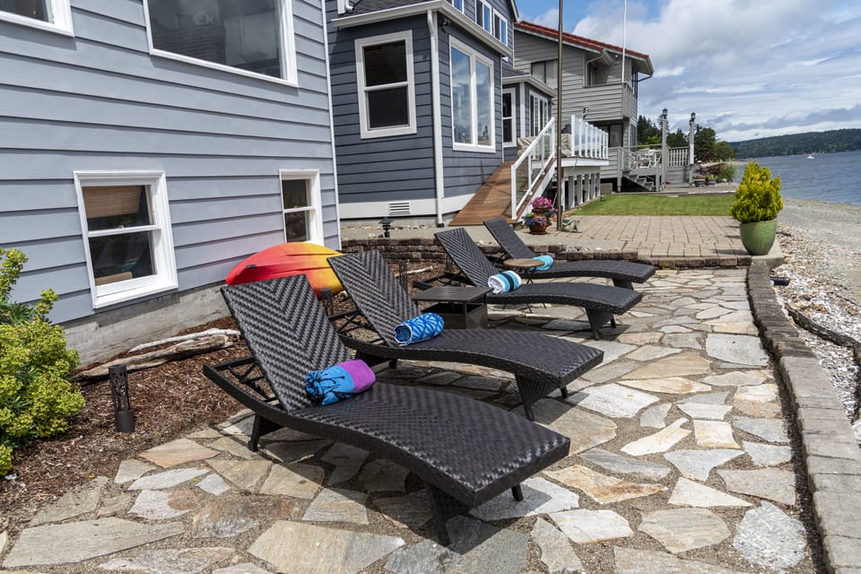 Chaise lounges for everyone!