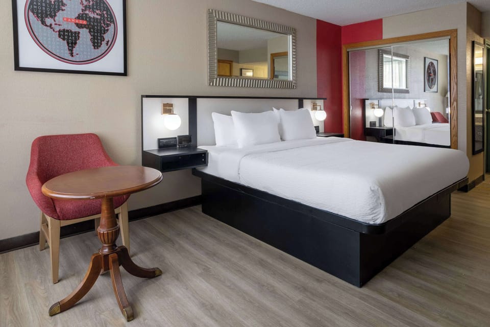 4 bedrooms, premium bedding, Tempur-Pedic beds, in-room safe