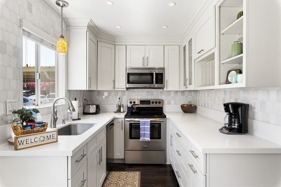 Full updated kitchen with all the amenities of home