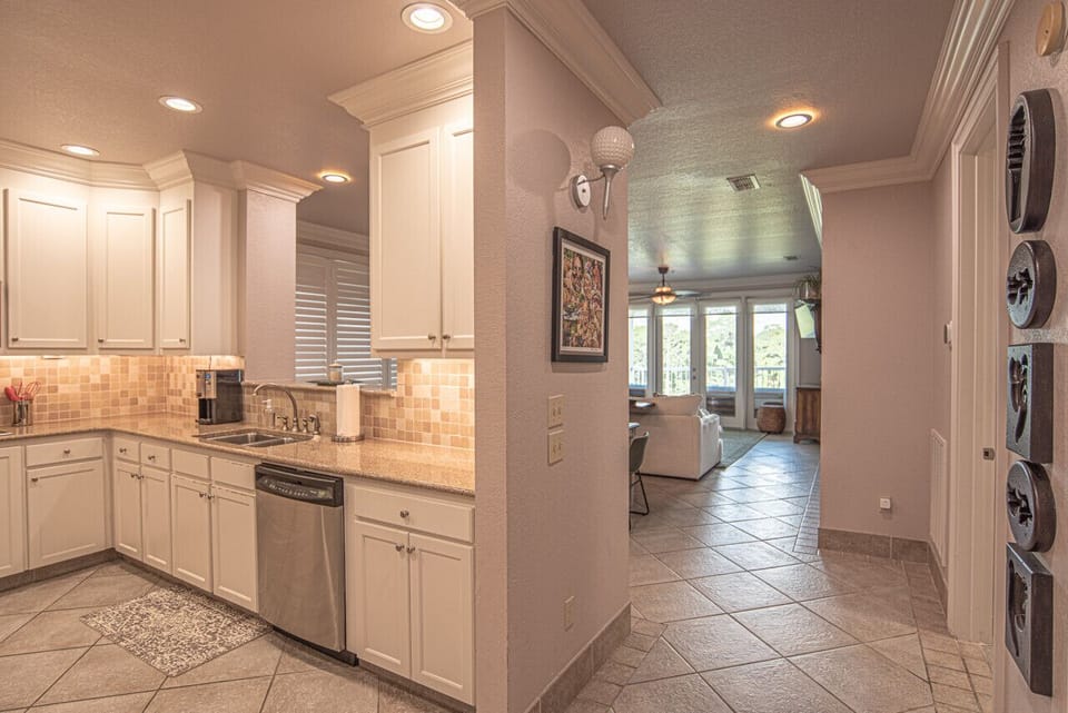 Kitchen | Fridge with Regular and Craft Ice Maker
