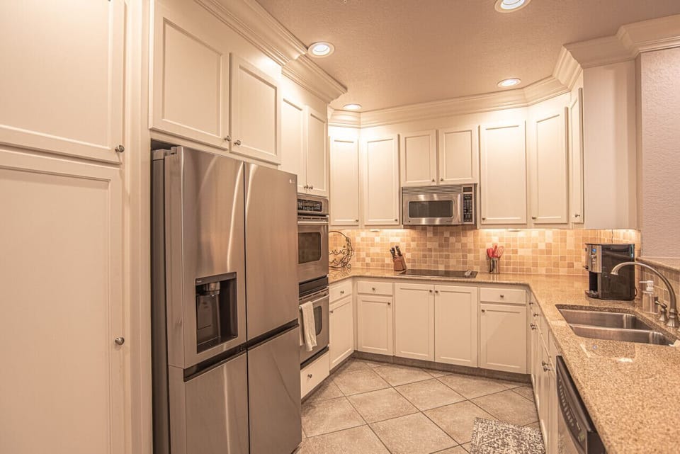Kitchen | Fridge with Regular and Craft Ice Maker