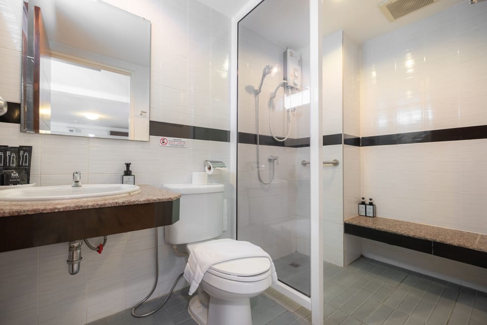 Shower, rainfall showerhead, free toiletries, hair dryer