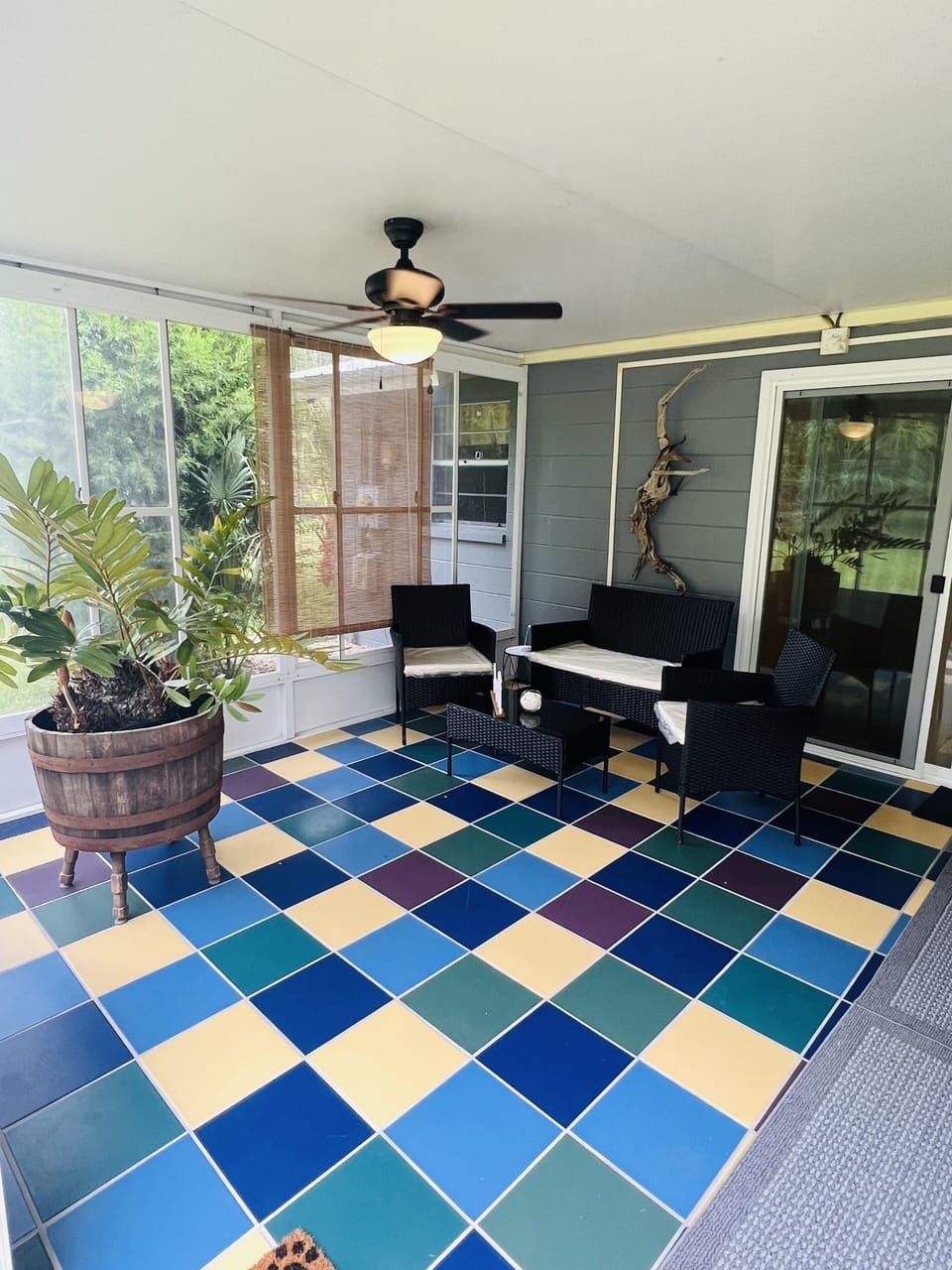 Screened in Patio Lounge