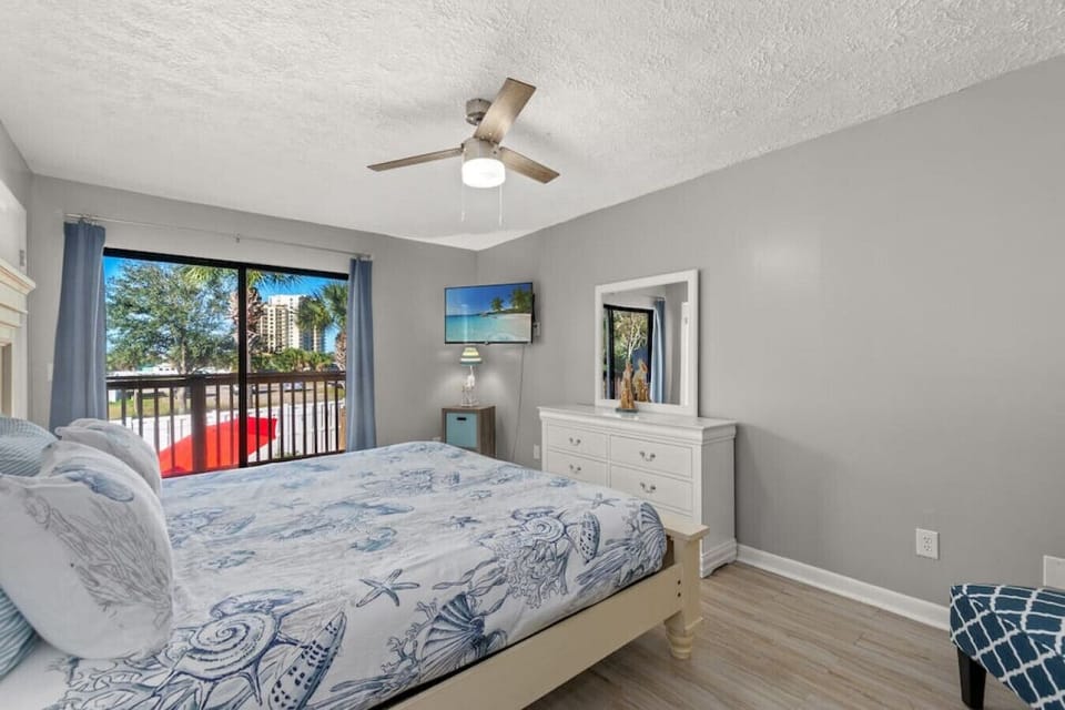 Relax in the upstairs king suite, complete with a cozy seating area, private balcony, smart TV, and walk-in closet stocked with extras—designed for 2 guests seeking comfort and privacy.
