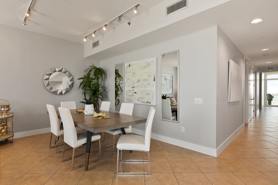 Dining table with seating for 6!
