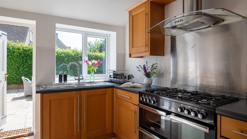 Kitchen, Kimkeri, Bolthole Retreats