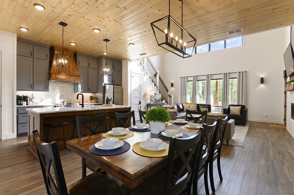 Spacious dining area for all the family