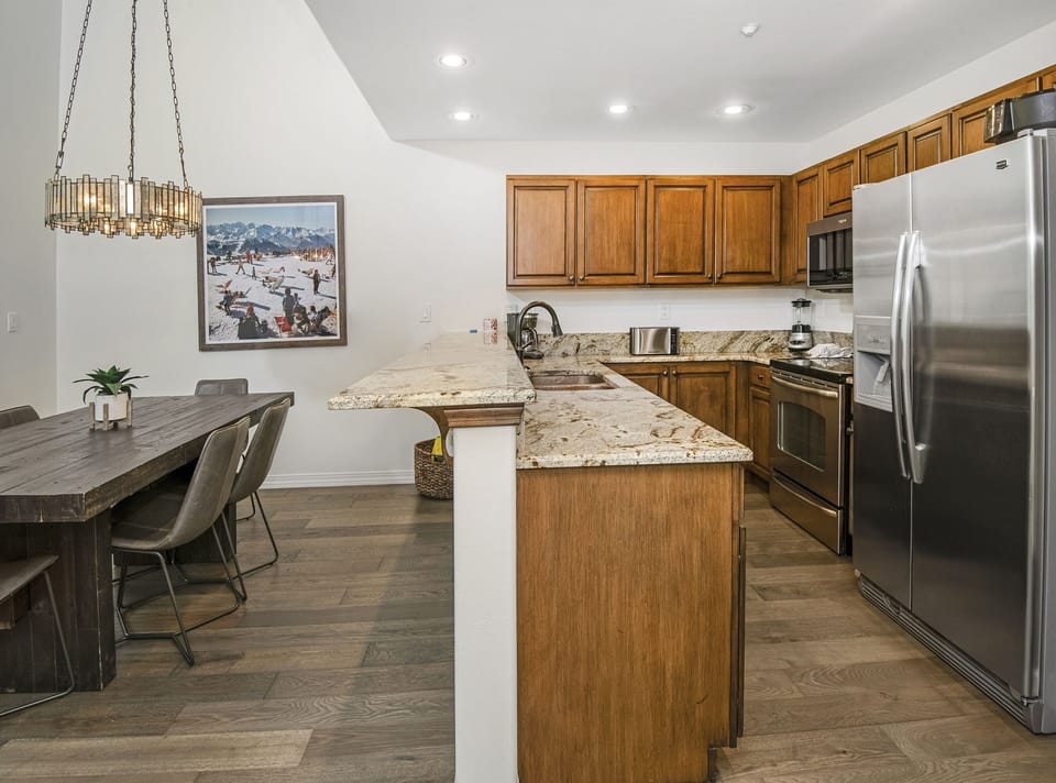 Condo, 2 Bedrooms | Private kitchen | Fridge, oven, stovetop, coffee/tea maker
