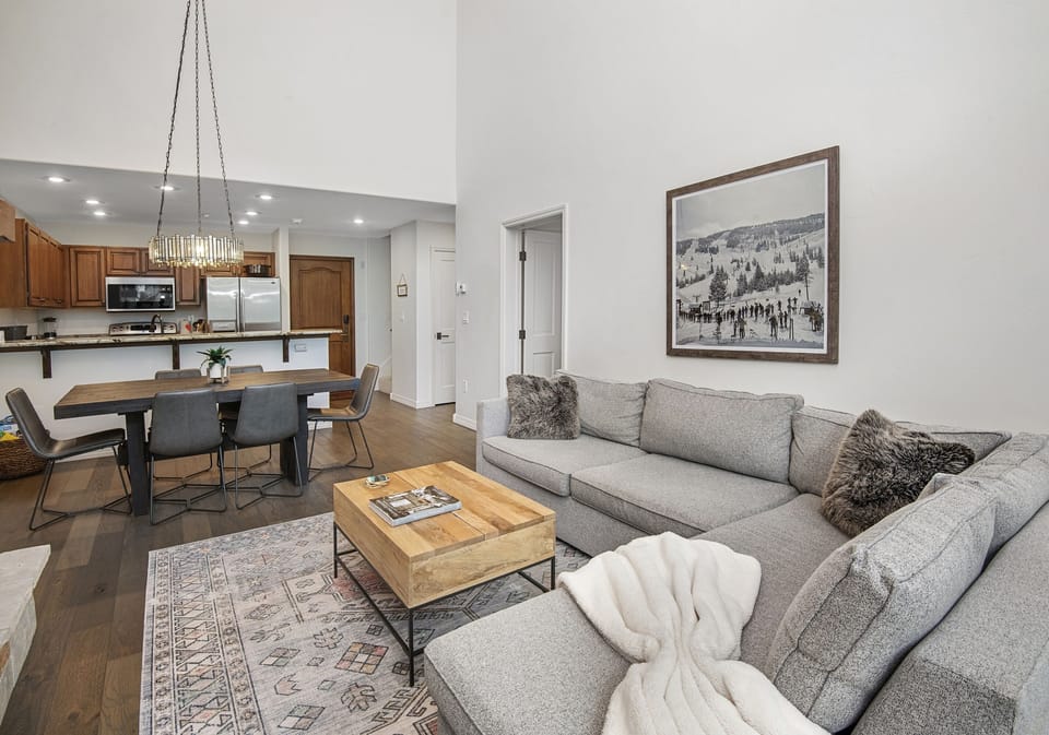 Condo, 2 Bedrooms | Living area | Smart TV