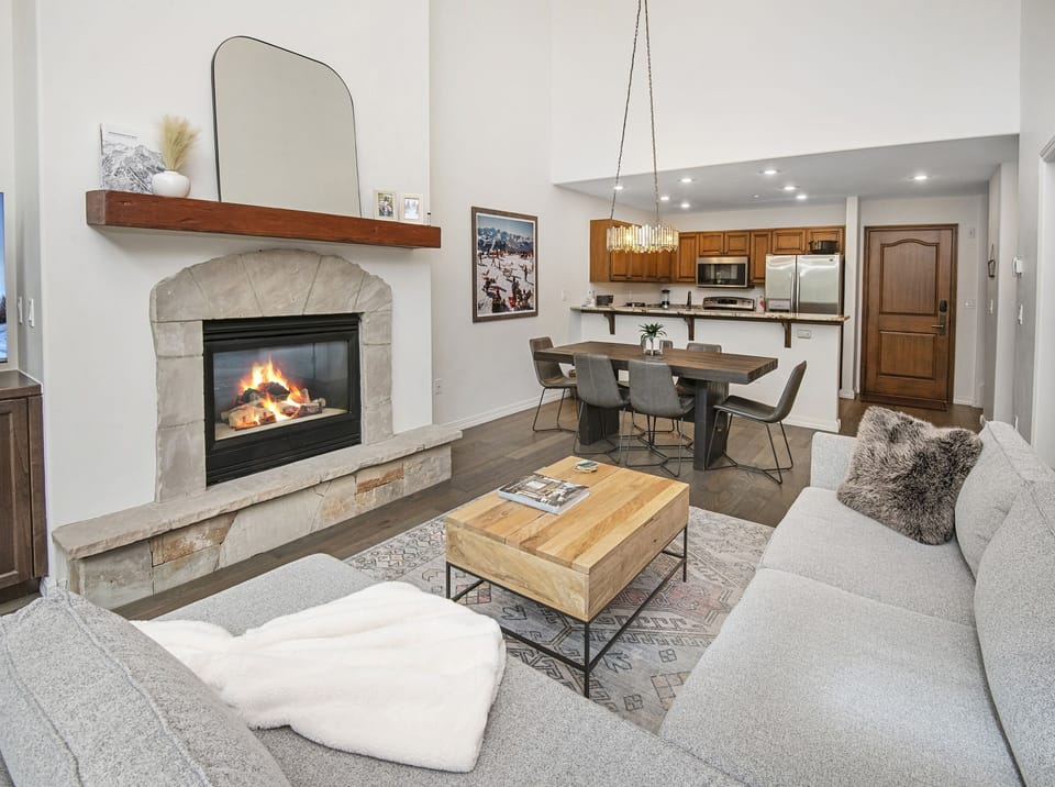 Condo, 2 Bedrooms | Living area | Smart TV
