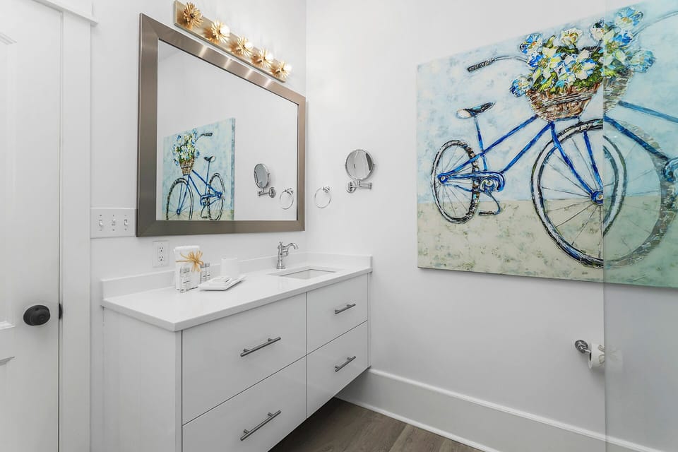Emerald View on 30A - Dune Allen - First Floor - Hall Bath with Shower