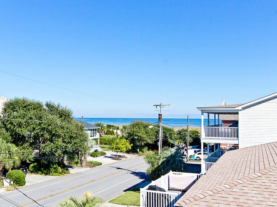 House, Multiple Beds, Kitchen, Partial Ocean View | Property grounds