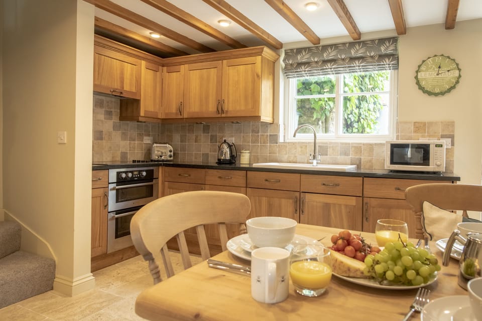 Ground floor: Well-equipped kitchen