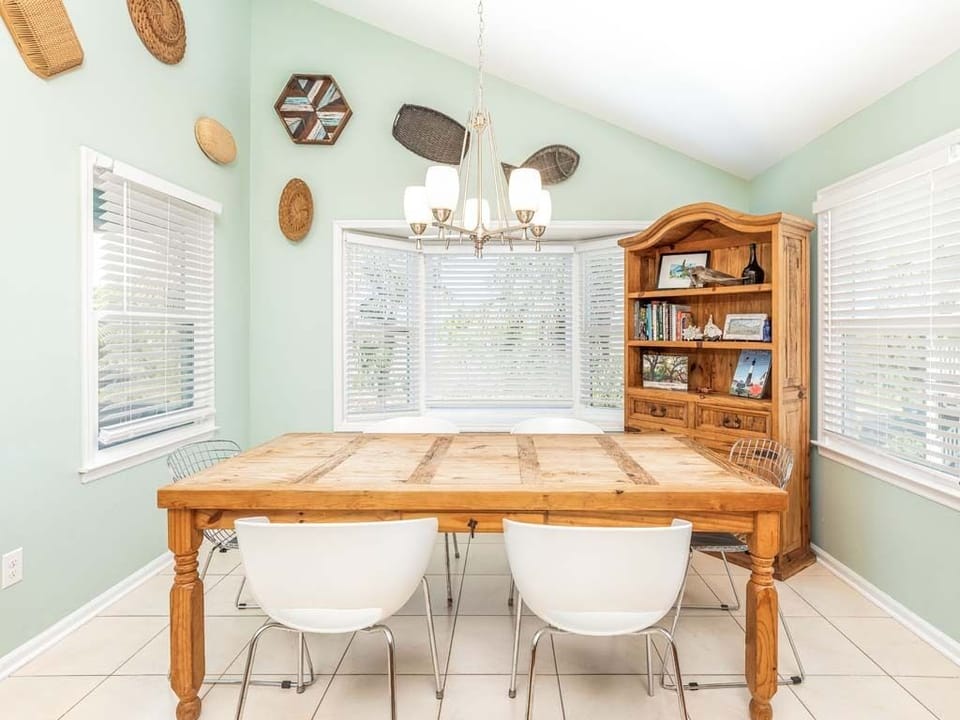 House, Multiple Beds, Kitchen | Private kitchen | Fridge, microwave, oven, stovetop