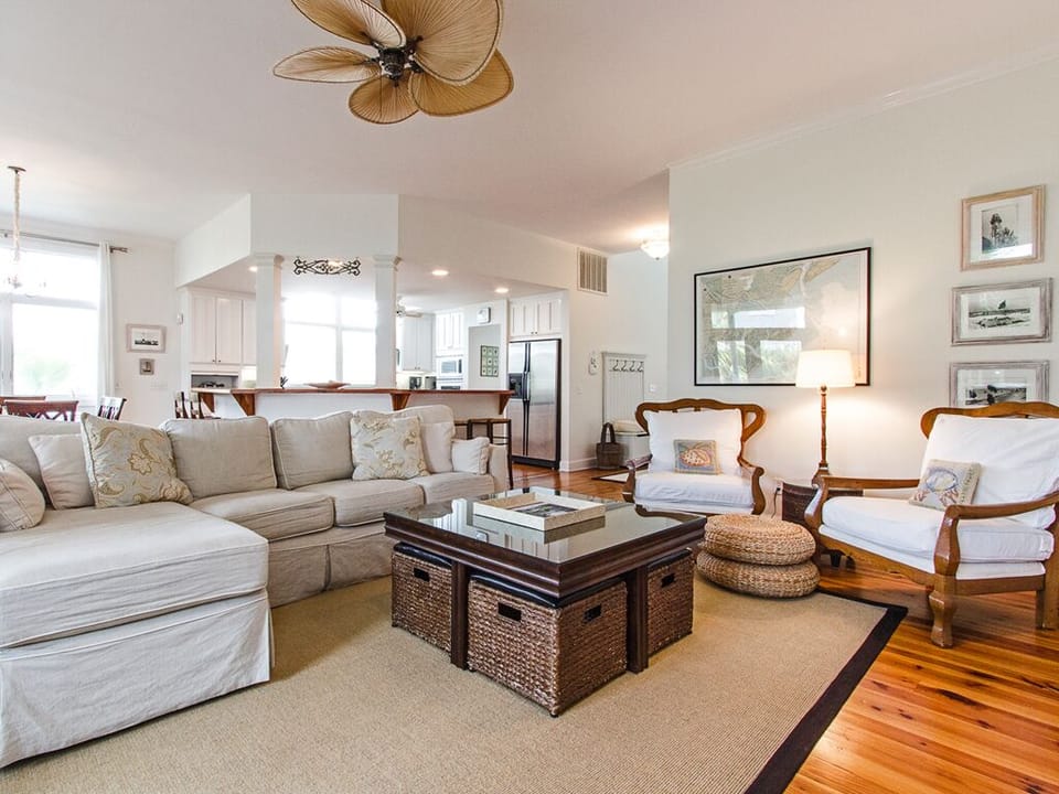 House, Multiple Beds, Kitchen, Partial Ocean View | Living area | 40-inch TV with digital channels