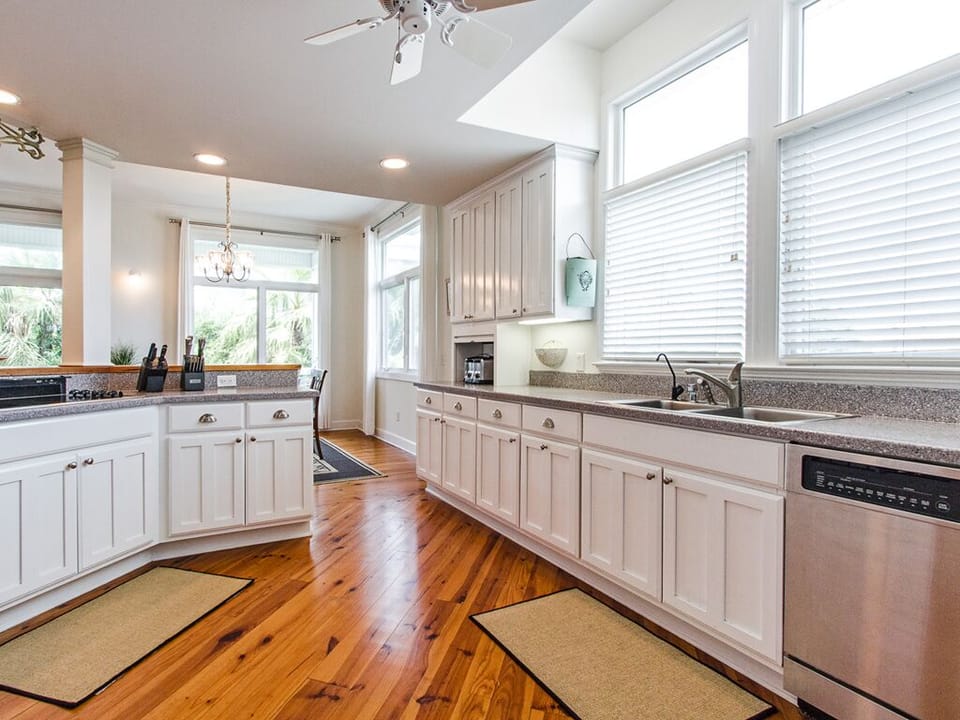 House, Multiple Beds, Kitchen, Partial Ocean View | Private kitchen | Fridge, microwave, oven, stovetop