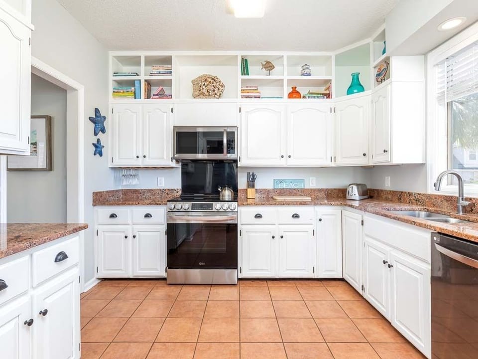 House, Multiple Beds, Pool Access, Partial Sea View | Private kitchen | Fridge, microwave, oven, stovetop