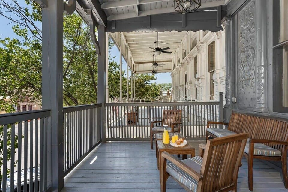 the balcony 