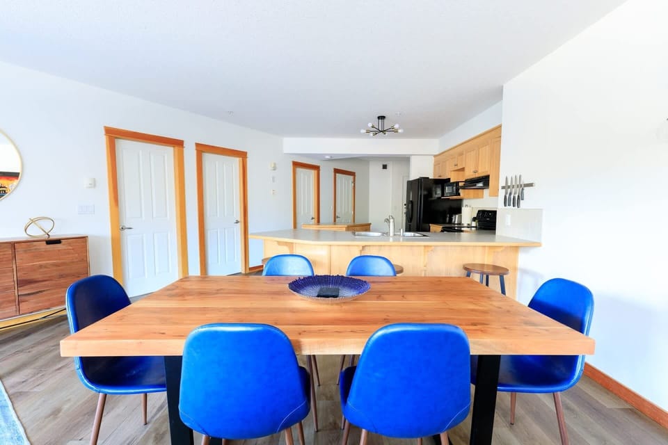 Gorgeous live-edge dining table and seating for 6