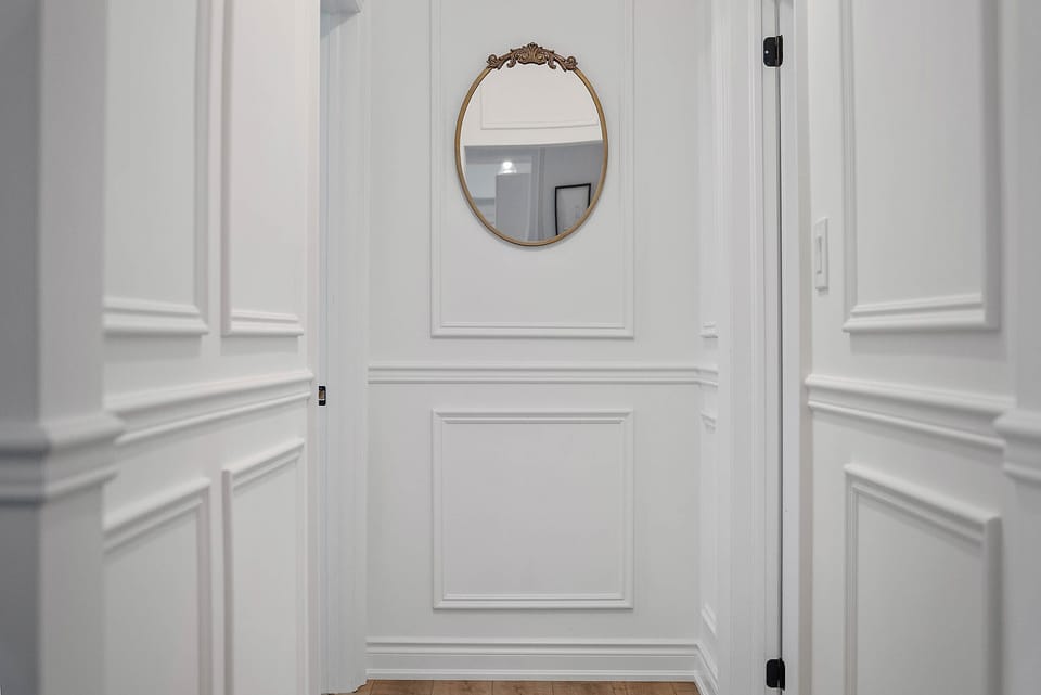 Hallway to bedrooms - La Petite Maison, Old Town Niagara-on-the-Lake