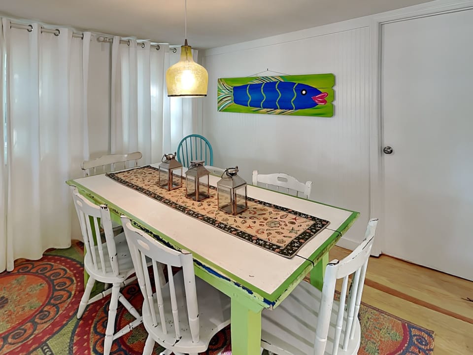 House, Multiple Beds, Pool Access, Pool View | Dining