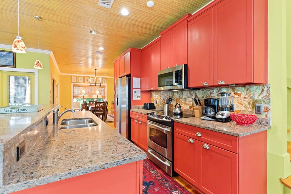House, Multiple Beds, Kitchen, Garden View | Private kitchen | Fridge, microwave, oven, stovetop