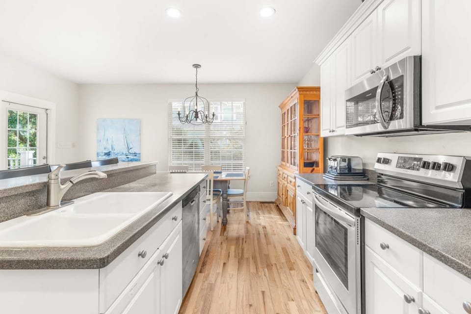 House, Multiple Beds, Kitchen, Garden View | Private kitchen | Fridge, microwave, oven, stovetop