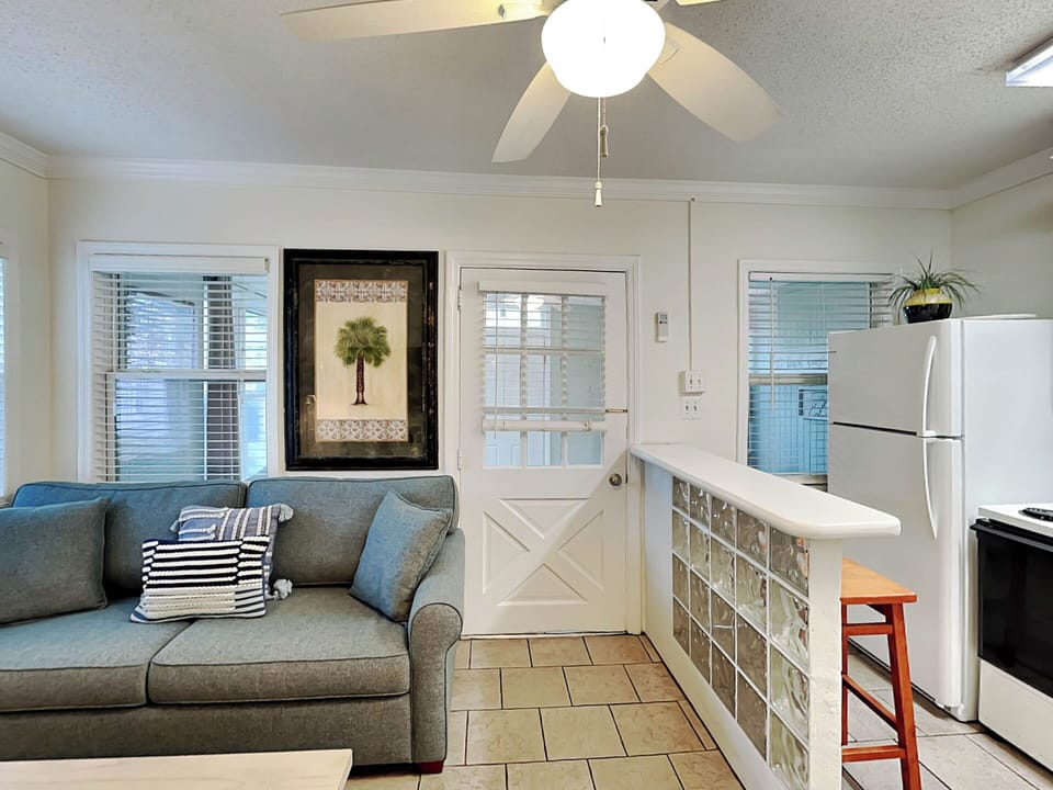 Condo, 1 King Bed with Sofa bed, Kitchen, Garden View | Living area | TV