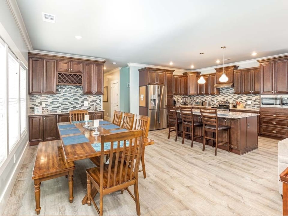 House, Multiple Beds, Pool Access, Pool View | Private kitchen | Fridge, microwave, oven, stovetop