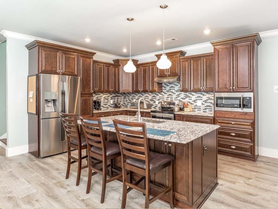House, Multiple Beds, Pool Access, Pool View | Private kitchen | Fridge, microwave, oven, stovetop