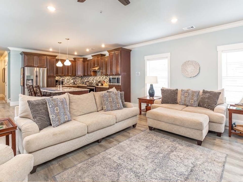 House, Multiple Beds, Pool Access, Pool View | Living area | 40-inch TV with digital channels