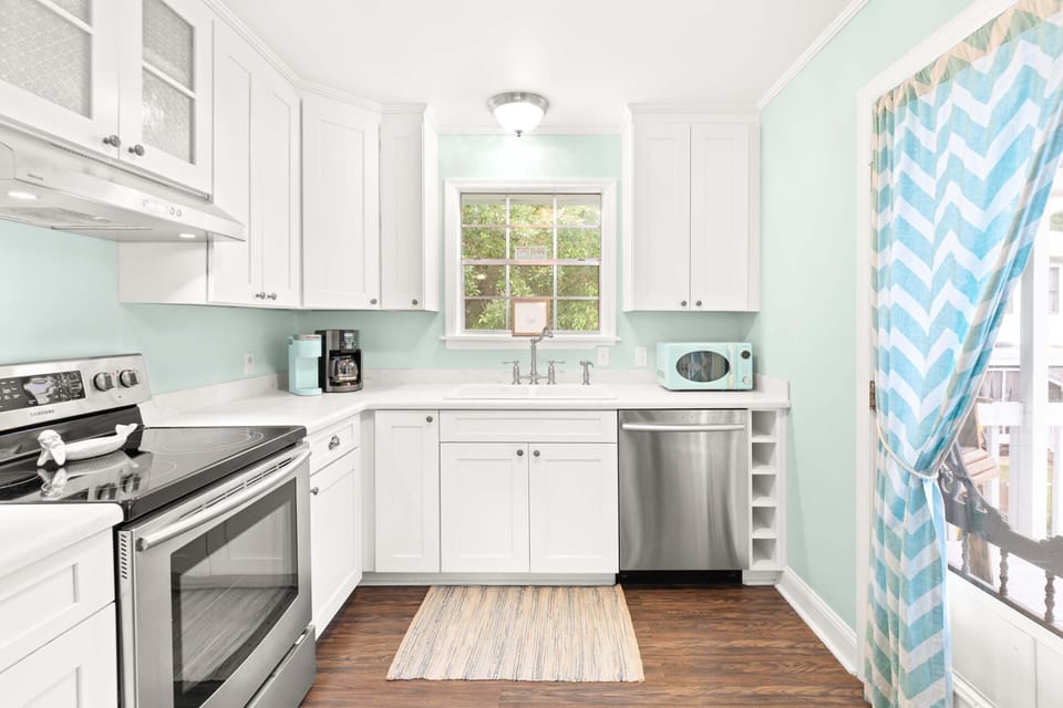 House, Multiple Beds, Kitchen, Garden View | Private kitchen | Fridge, microwave, oven, stovetop