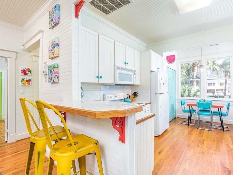 Cottage, Multiple Beds, Kitchen, Garden View | Private kitchen | Fridge, microwave, oven, stovetop