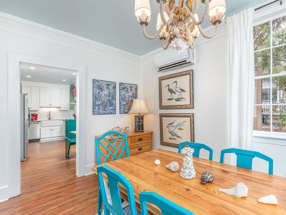 House, Multiple Beds, Pool Access, Pool View | Dining