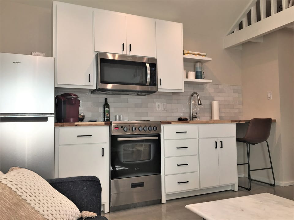 Full kitchen 
