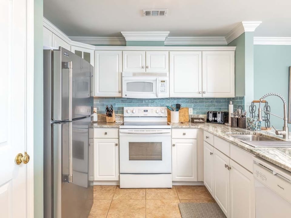 Condo, Multiple Beds, Kitchen, Ocean View | Private kitchen | Fridge, microwave, oven, stovetop