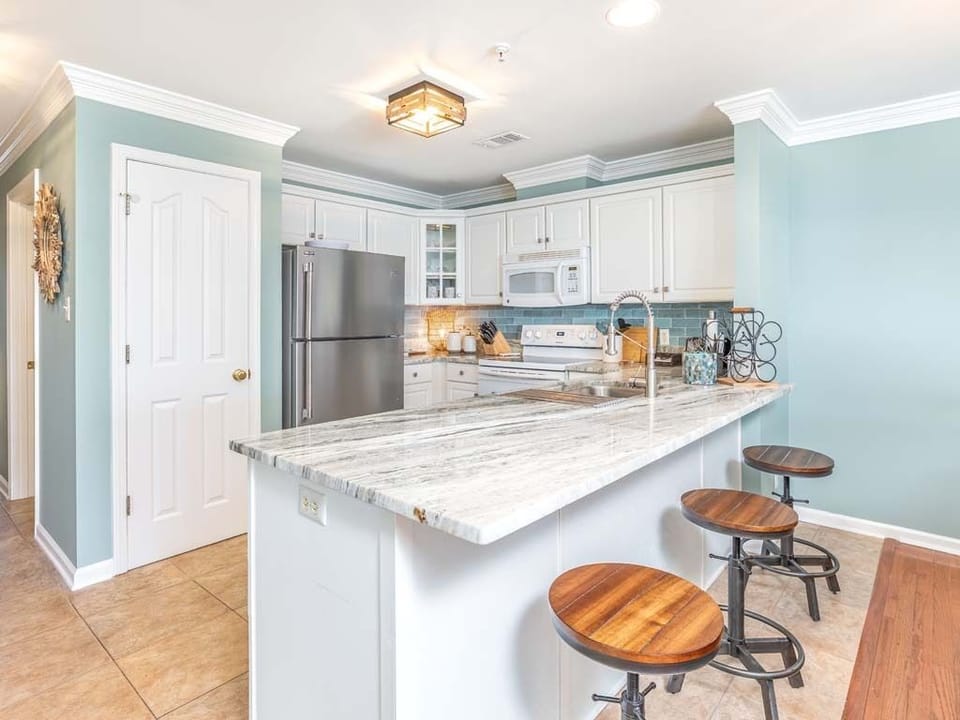 Condo, Multiple Beds, Kitchen, Ocean View | Private kitchen | Fridge, microwave, oven, stovetop
