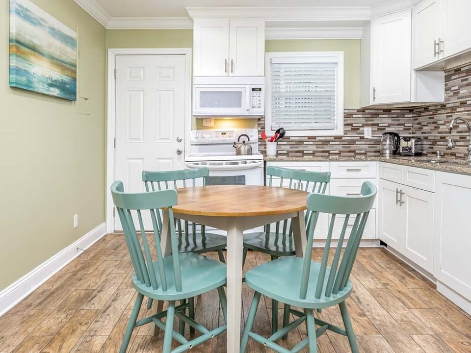 Condo, Multiple Beds, Kitchen, Garden View | Private kitchen | Fridge, microwave, oven, stovetop