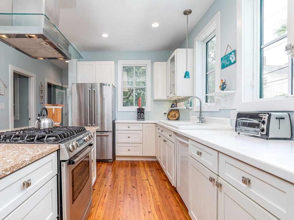 House, Multiple Beds, Pool Access, Pool View | Private kitchen | Fridge, microwave, oven, stovetop