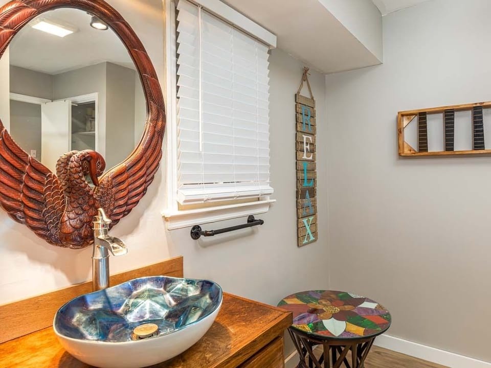 House, Multiple Beds, Pool Access, Partial Ocean View | Interior