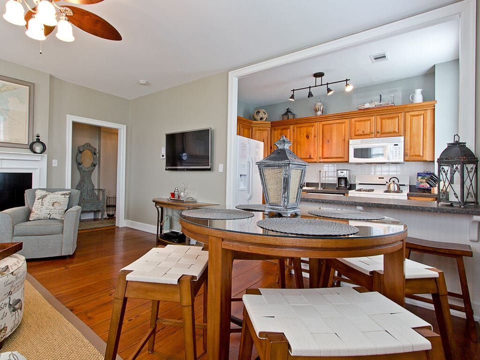 House, Multiple Beds, Kitchen, Garden View | Private kitchen | Fridge, microwave, oven, stovetop