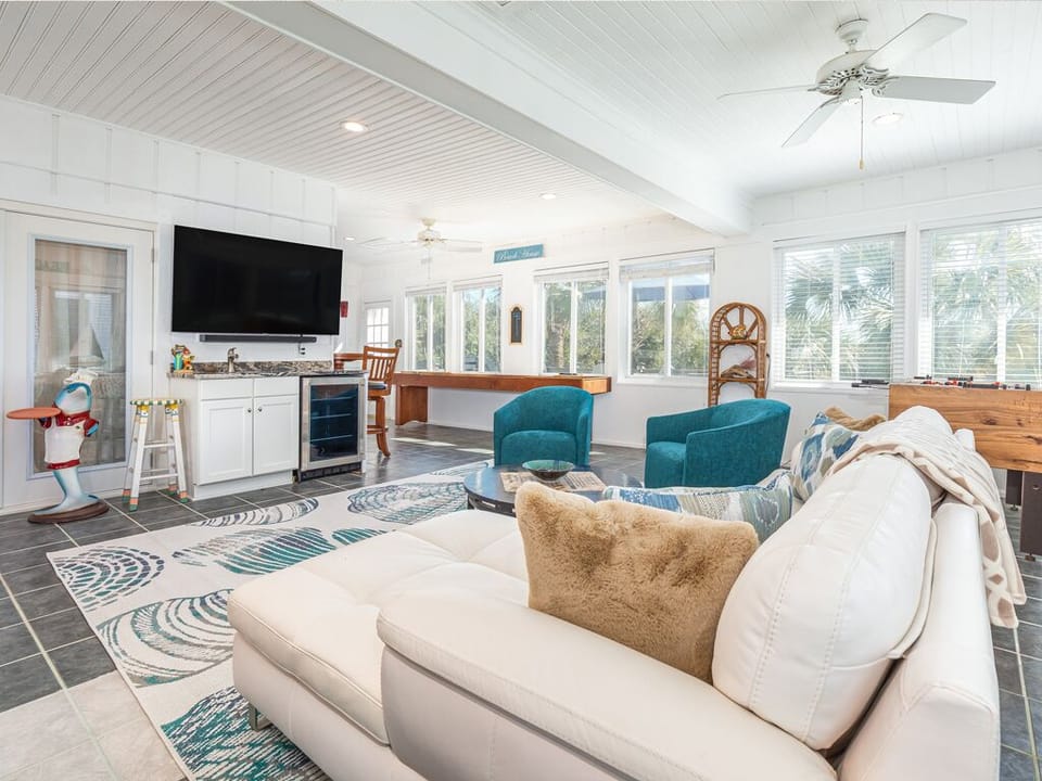 House, Multiple Beds, Kitchen, Ocean View | Living area | TV