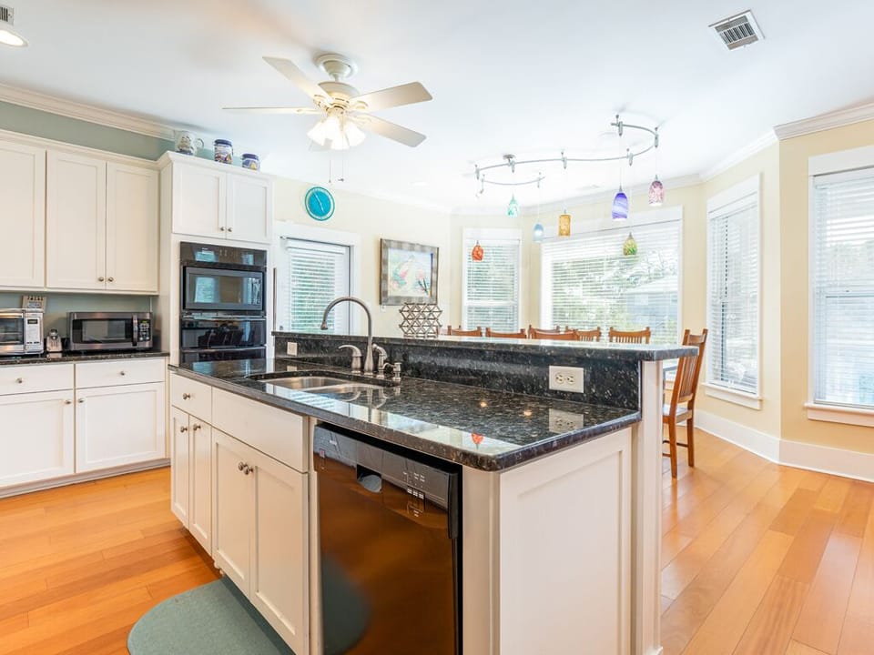 Condo, Multiple Beds, Hot Tub, Garden View | Private kitchen | Fridge, microwave, oven, stovetop