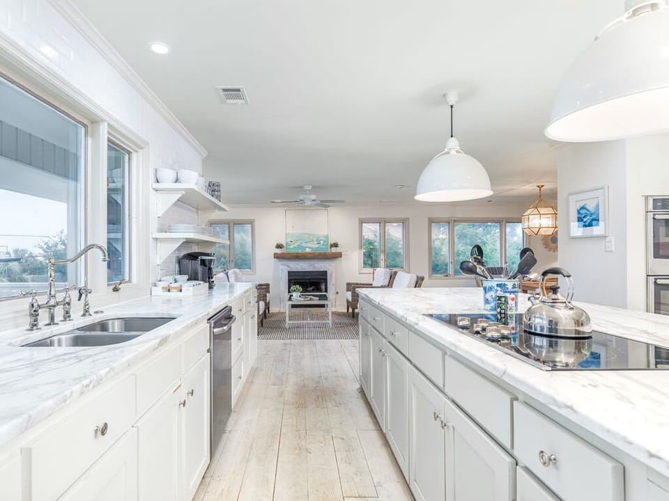 House, Multiple Beds, Pool Access, Pool View | Private kitchen | Fridge, microwave, oven, stovetop
