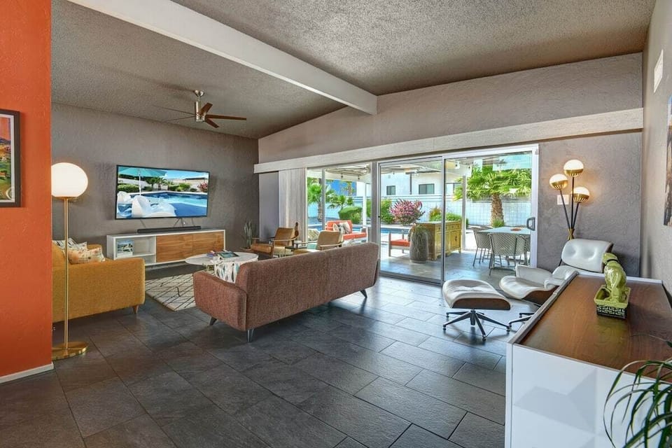 Open floor plan.