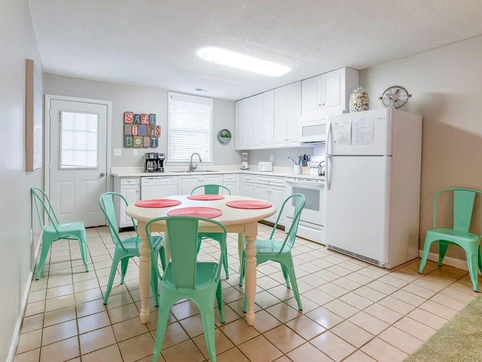 House, Multiple Beds, Kitchen, Garden View | Dining