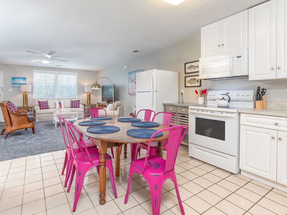 House, Multiple Beds, Kitchen, Garden View | Private kitchen | Fridge, microwave, oven, stovetop