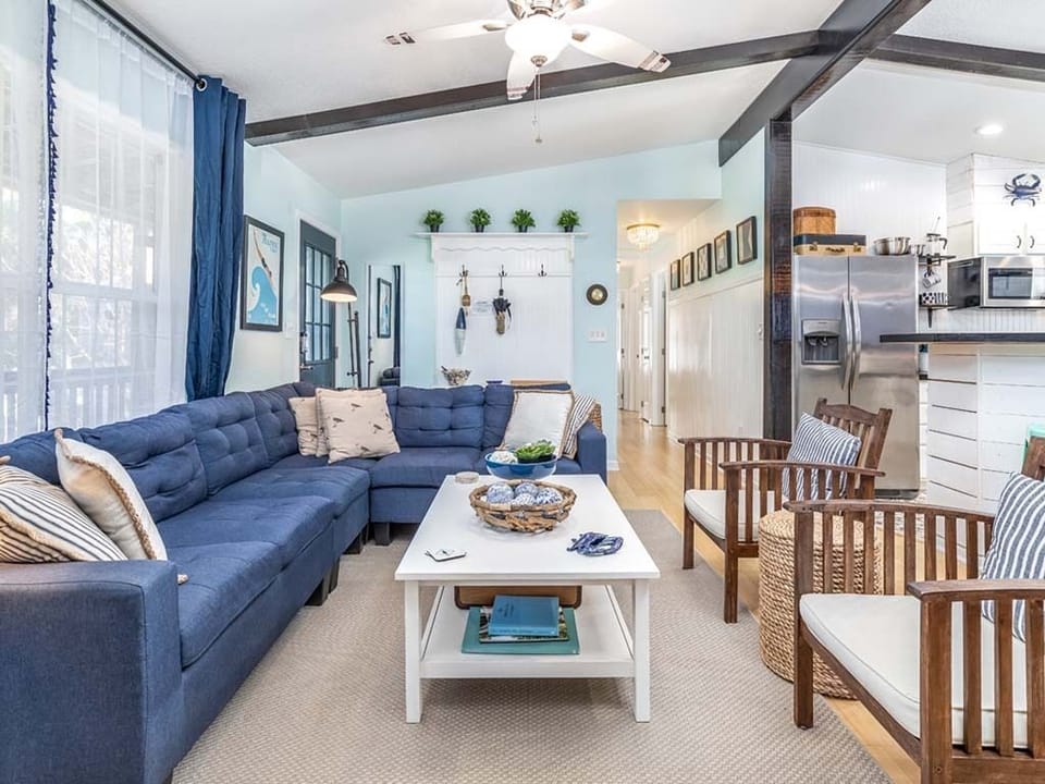 House, Multiple Beds, Hot Tub, Garden View | Living area | 40-inch TV with digital channels, fireplace