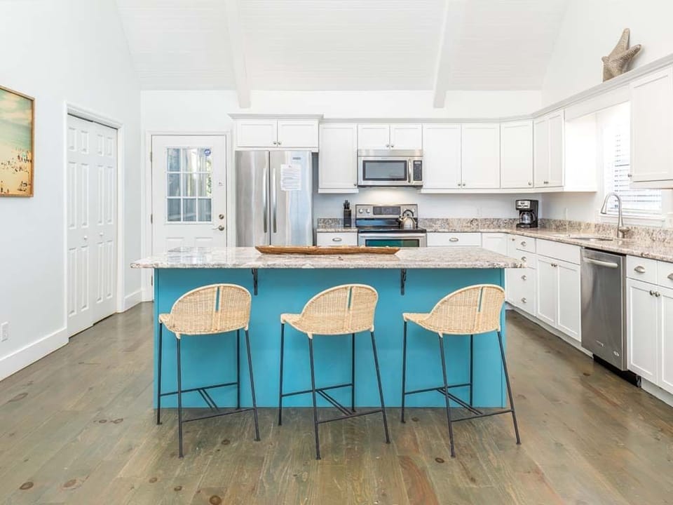 House, Multiple Beds, Kitchen, Garden View | Private kitchen | Fridge, microwave, oven, stovetop