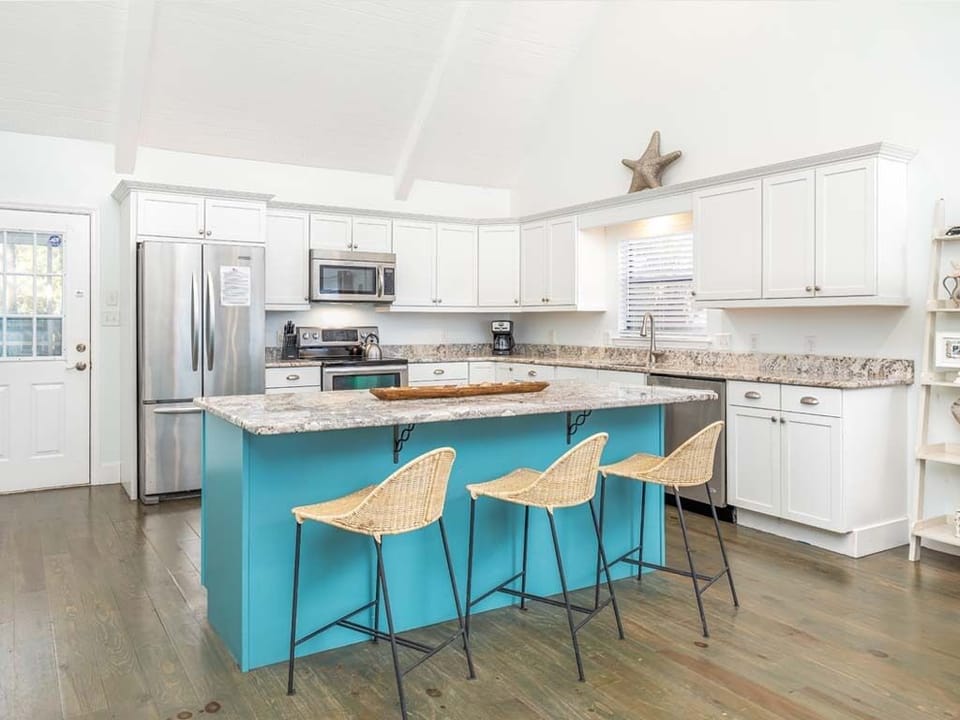 House, Multiple Beds, Kitchen, Garden View | Private kitchen | Fridge, microwave, oven, stovetop